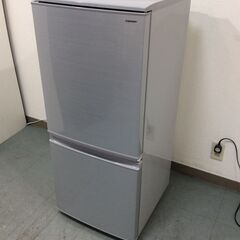 (5/28受渡済)JT4334【SHARP/シャープ 2ドア冷蔵庫】美品 2018年製 SJ-D14D-S 家電 キッチン 冷蔵冷凍庫 右開き 137L
