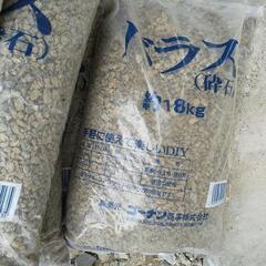 コーナンで買ったバラス(砕石)をゆずります。。