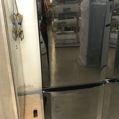 値下げしました！！✨冷蔵庫　三菱　MR-PI5EC-KK　18年式　140L　中古品　割れ有り✨うるま市田場✨