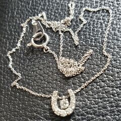 希少 レア品 大粒+小粒　天然ダイヤ馬蹄型ペンダントとK18 ネックレスの画像