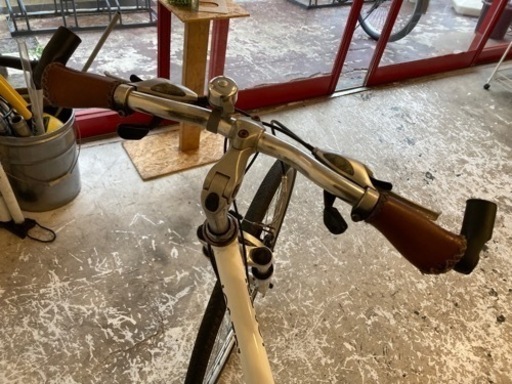 取引き中【LOUIS GIRNEAU LGS-TR1】700×32c 24段変速　クロスバイク　ホワイト