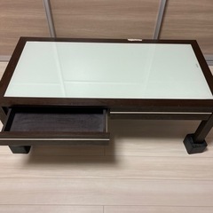 ガラステーブルの画像