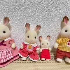 決定済み★はじめてのシルバニアファミリーおうち家具うさぎ家族人形セットぬいぐるみまとめ売りの画像