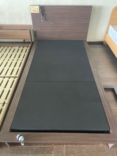 お洒落なシングルベッド　5,800円