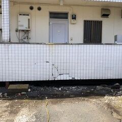 大工工事です駐車場のタイル塀のラスカット大工工事