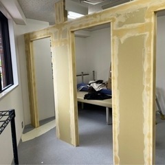 店舗内装工事　間仕切り　クロス貼り − 千葉県