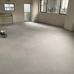 店舗内装工事　間仕切り　クロス貼り
