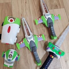 バズライトイヤーおもちゃ　ディズニーランド
