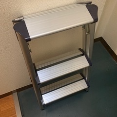 脚立　15日まで