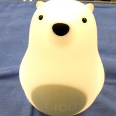 シロクマ 目覚まし時計 置時計 デジタル時計 ベッドライト ライトアップ 札幌市 西岡店の画像
