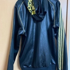 adidas 黒金 ジャージの画像