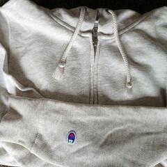 チャンピオン　ジップアップパーカー　ライトグレー　Ｍ　美品の画像