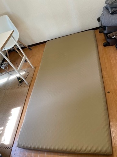 スヤラ 西川 シングル SUYARA マットレス 丸巻きとニトリ布団、枕