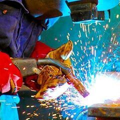 大型車の荷台の半自動溶接業務/HOK220413-4