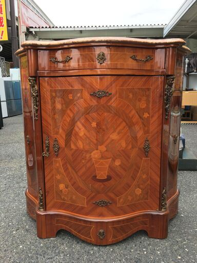 アンティーク 象嵌細工 コンソールキャビネット 鍵付 サイドボード 海外製 飾り台 花台 電話台 棚 木象嵌 クラシカル ビンテージ真鍮飾り 真鍮 ロココ調 クラシック 大理石 コンソール テレビ台 レトロ おしゃれ ヨーロッパ家具 堺市 石津