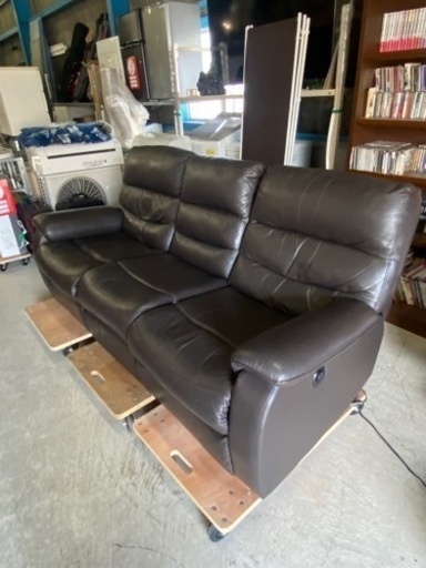激安!! ニトリ 電動リクライニングソファ ３人掛け レザー製