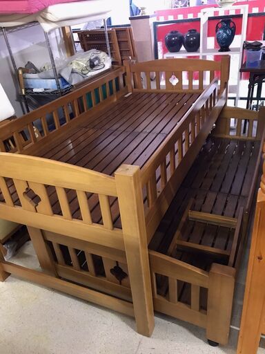 珍しい！！！　スライド式収納シングルベット！！！（二台）　１９，８００円（税込み）