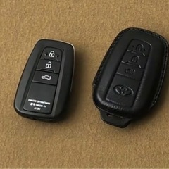 未使用品　車キーケース　本革　黒色　キーホルダー付きの画像