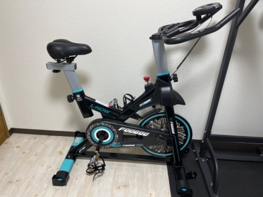 スピニングフィットネスバイクと可変式ダンベル