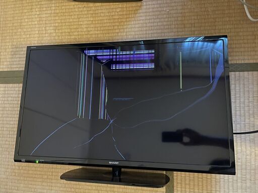 シャープ液晶テレビ32インチ(リモコンあり、カードあり、液晶難あり)　2017年製