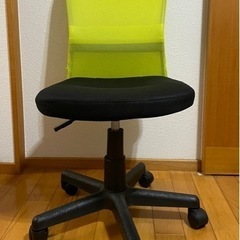 キャスター付きオフィスチェアの画像