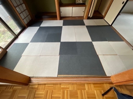 洗える・【ニトリ】防炎タイルカーペット(ハーゲン DBR 50X50)