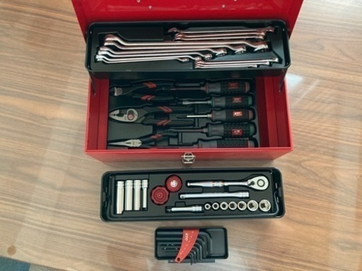 【超美品】ＫＴＣ　９．５ｓｑ．工具セット（型開きメタルケース）［４３点組］（SK3434S）