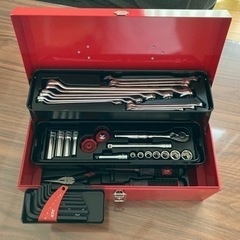【超美品】ＫＴＣ　９．５ｓｑ．工具セット（型開きメタルケース）［...