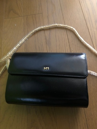 未使用　黒革ショルダーバッグ　チェーンを外せばクラッチバッグ　HANAE MORI