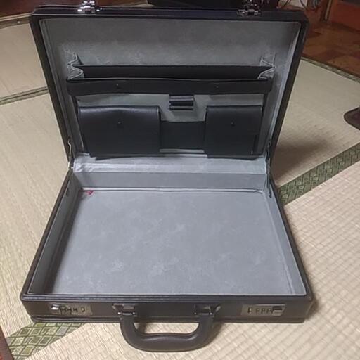 アタッシュケース、工具入れ？弁当入れ？