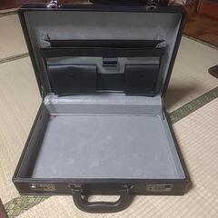 アタッシュケース、工具入れ？弁当入れ？