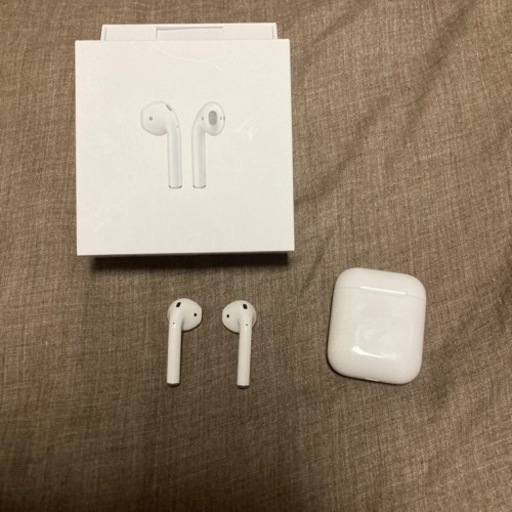 AirPods with Charging Case MV7N2J/A