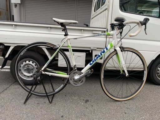 GIANT DEFY 人気なロードバイク！発送可能！大阪市から
