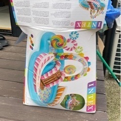 大きいプール　滑り台付き！