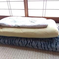 お譲り先決まりました。肌掛布団、マルチ敷きマット、シーツの画像