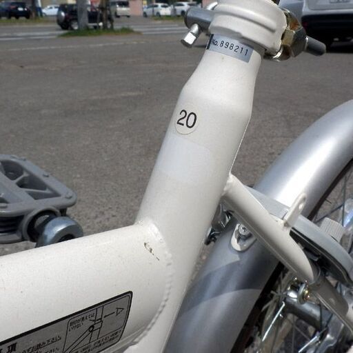 折りたたみ自転車 20インチ ホワイト 6段切替 6段変速 SIMANO SIS