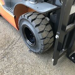新品ノーパンクタイヤ　2トン　小旋回　コンパクト　関東輸送無料(条件有)　ガソリン　フォークリフト トヨタL&F コンパクト 02-8FGKL20　エンジンフォークの画像