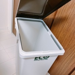 ローラー付きゴミ箱✨の画像