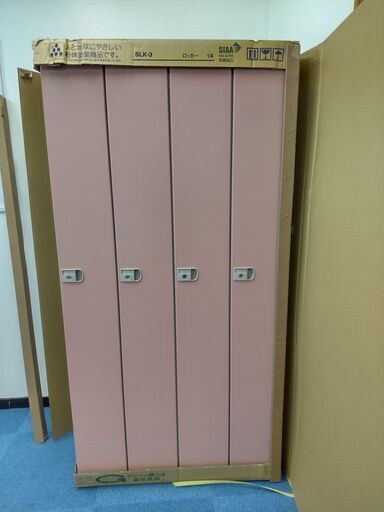 【再値下げ】イトーキ製鍵付きロッカー（4人分）