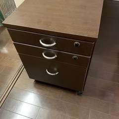 キャスター付きチェストの画像