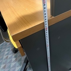 パソコンデスクとチェアの画像