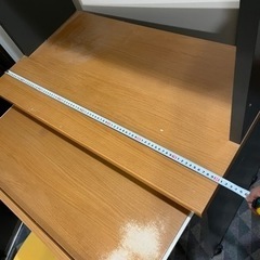 パソコンデスクとチェアの画像