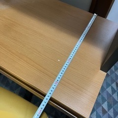 パソコンデスクとチェアの画像