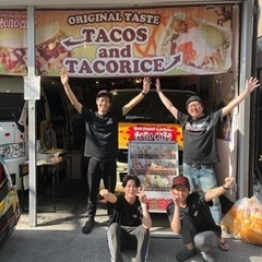 タコライス専門店のキッチンカーでの販売の画像