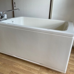 浴槽、水栓、シャワーヘッド、給湯器セットの画像