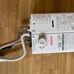 浴槽、水栓、シャワーヘッド、給湯器セットの画像
