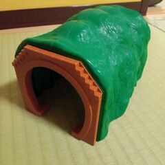 プラレール　トンネル　破損と部品不足の難あり