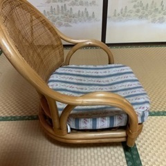 座椅子　座布団付き　直接渡し希望 横56、奥行き68、高さ60センチ の画像