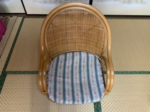 座椅子　座布団付き　直接渡し希望 横56、奥行き68、高さ60センチ