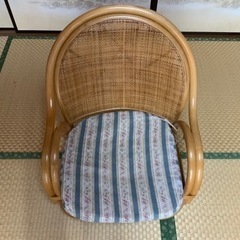 座椅子　座布団付き　直接渡し希望 横56、奥行き68、高さ60センチ 